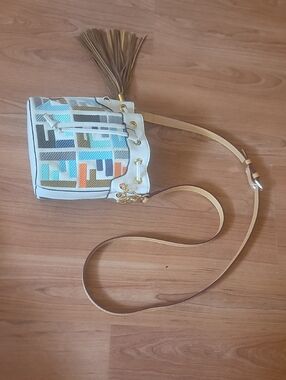 White Geometric Pattern Crossbody Bag with Tassel